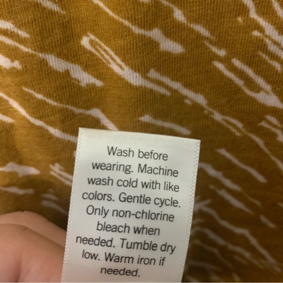 Women’s Nine West V-Neck Ruffle Sleeve Top Medium - Picture 4 of 5